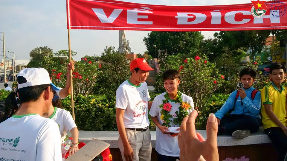 Đoàn giáo viên và học sinh Nhà trường tham gia ngày chạy Olympic 25/3/2018 do huyện Cần Giuộc tổ chức